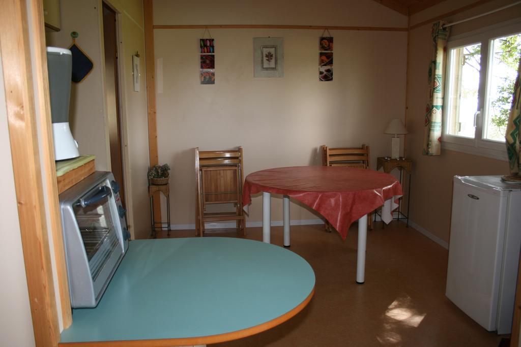 La Ptite Ferme De Caro Hotell Meyrignac-lʼÉglise Exteriör bild